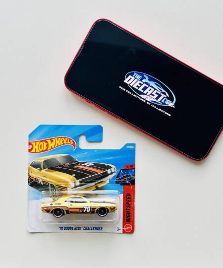 IMPORTED - 1970 Dodge Hemi Challenger (Gold) - International Short Card