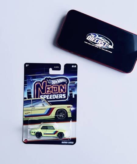 IMPORTED - BMW 2002 – Neon Speeders