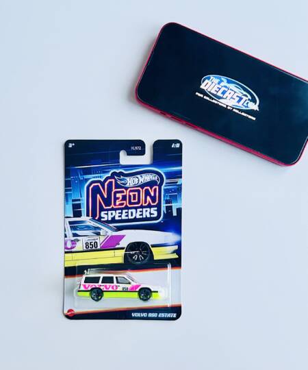 IMPORTED - Volvo 850 Estate – Neon Speeders