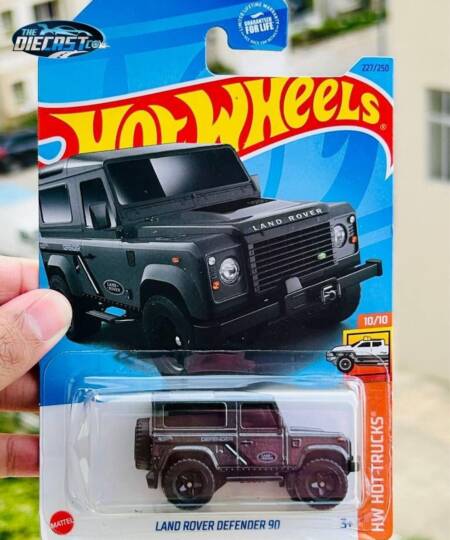 US IMPORTED - Land Rover Defender 90 (Black) - International Long Card (Blister Flaw)